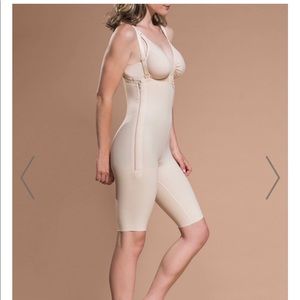 (Large) Marena Recovery Compression.